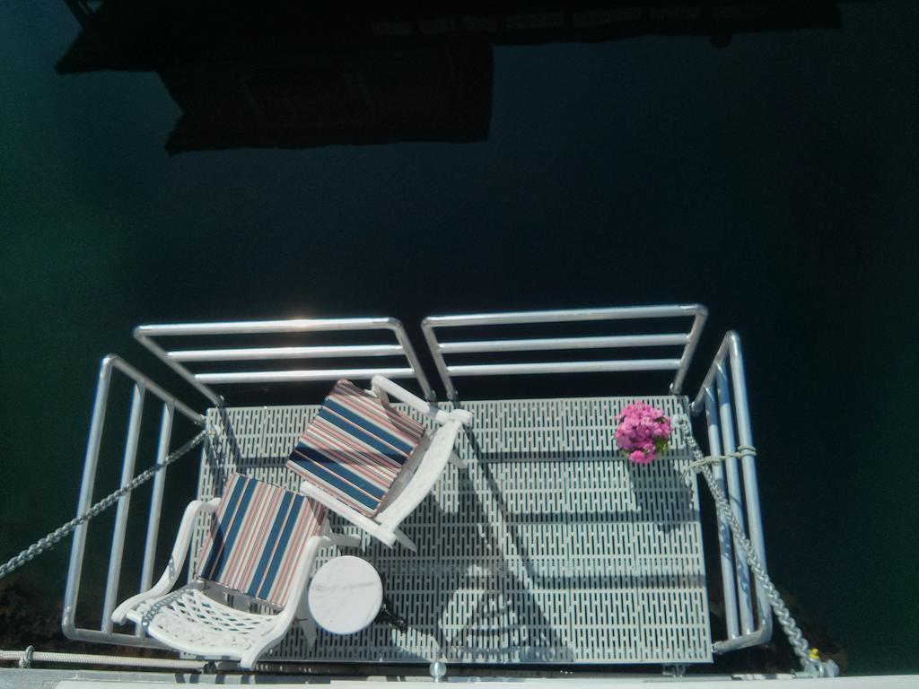 A Float Home B&B In Fisherman'S Wharf Victoria Buitenkant foto