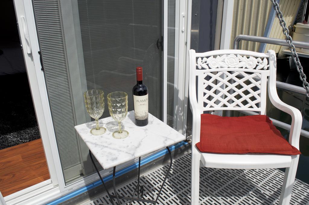 A Float Home B&B In Fisherman'S Wharf Victoria Buitenkant foto