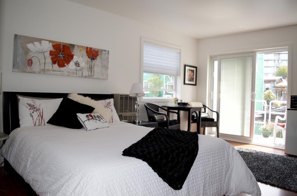 A Float Home B&B In Fisherman'S Wharf Victoria Buitenkant foto